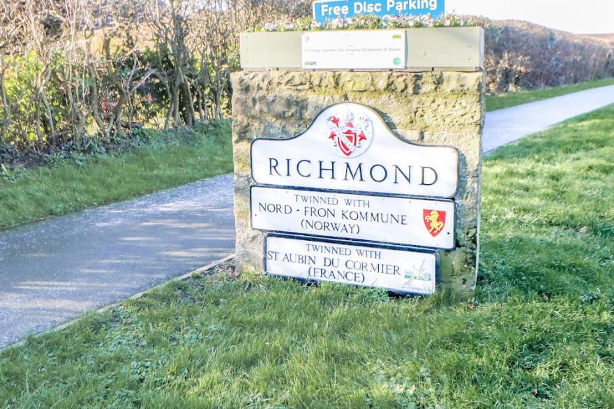 THORNLEA, family friendly, with a garden in Richmond