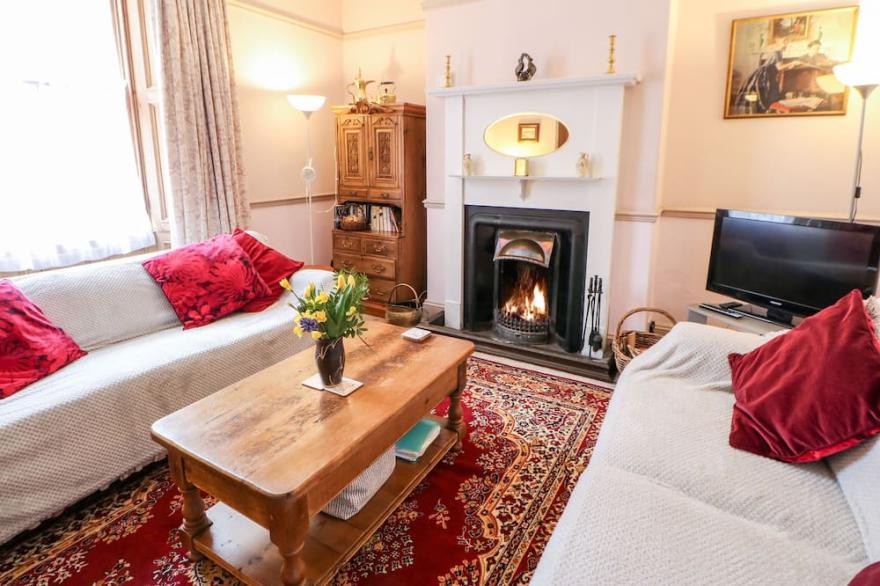 COSY NOOK, family friendly, character holiday cottage in Alnwick