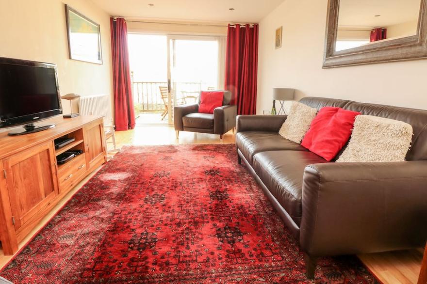 PORTH BEACH HOUSE, family friendly in Newquay