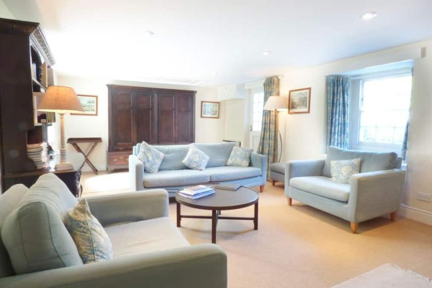 FARM COTTAGE, family friendly, character holiday cottage in Marazion