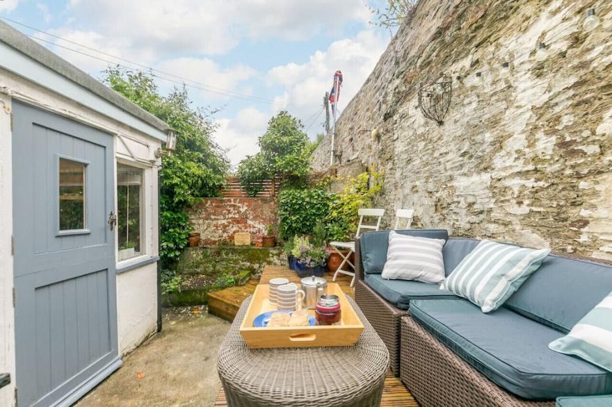 Harbour View House - Four Bedroom House, Sleeps 8