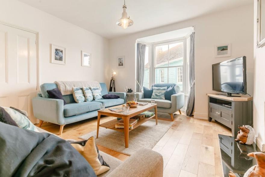 Harbour View House - Four Bedroom House, Sleeps 8