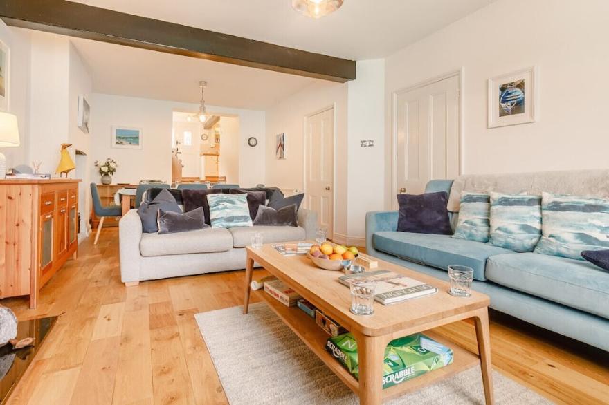 Harbour View House - Four Bedroom House, Sleeps 8
