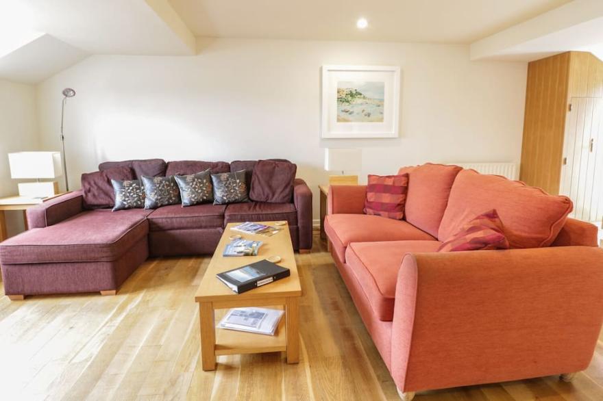 BEACHCOMBERS, family friendly, country holiday cottage in Porth
