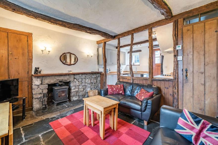 CRAGG COTTAGE, family friendly, character holiday cottage in Lindale