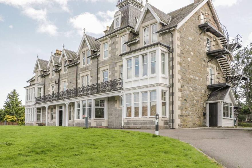 10 MONARCH COUNTRY APARTMENTS, with a garden in Newtonmore