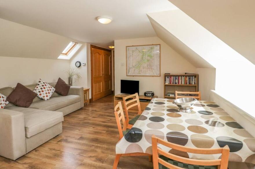 10 MONARCH COUNTRY APARTMENTS, with a garden in Newtonmore