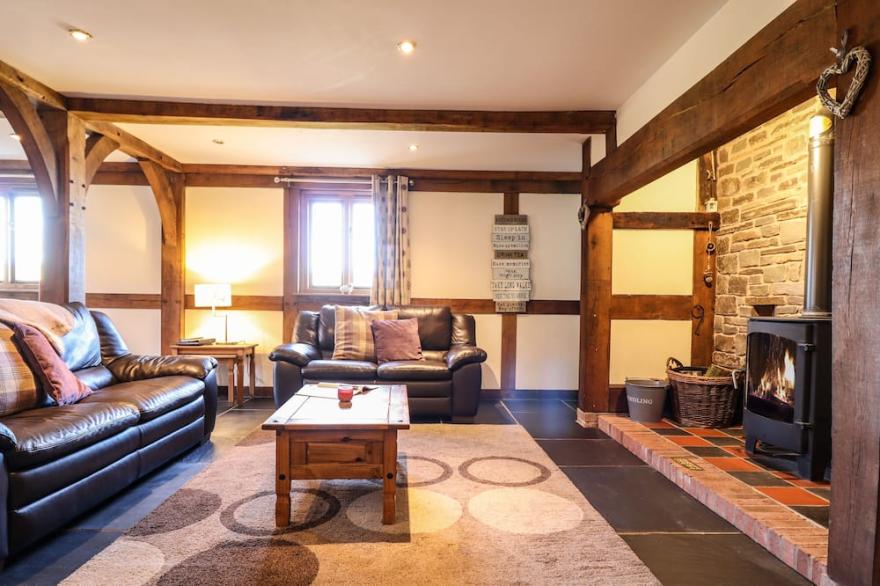 THE OLD HOUSE, family friendly, luxury holiday cottage in Llanidloes