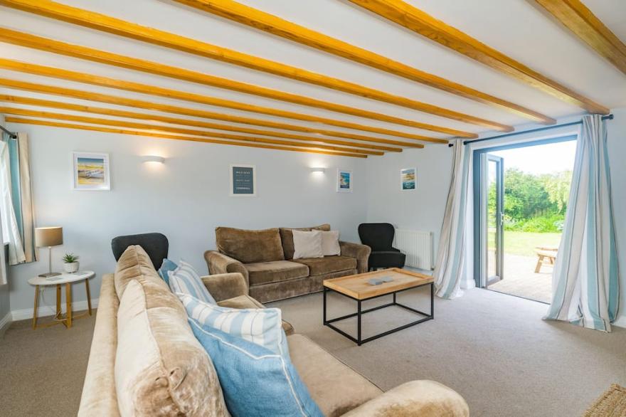 PENBARDEN BARN, family friendly, with open fire in Crackington Haven