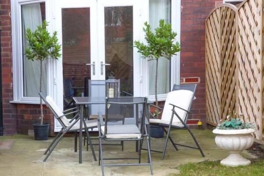 WILLS HOUSE, family friendly, country holiday cottage in Redcar