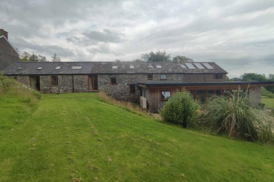 4-bed Barn with Hot tub, Sauna & plunge pool