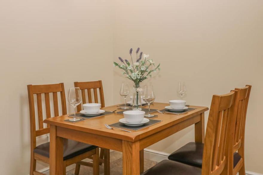 APPLE TREE COTTAGE, family friendly, with a garden in Dunnington