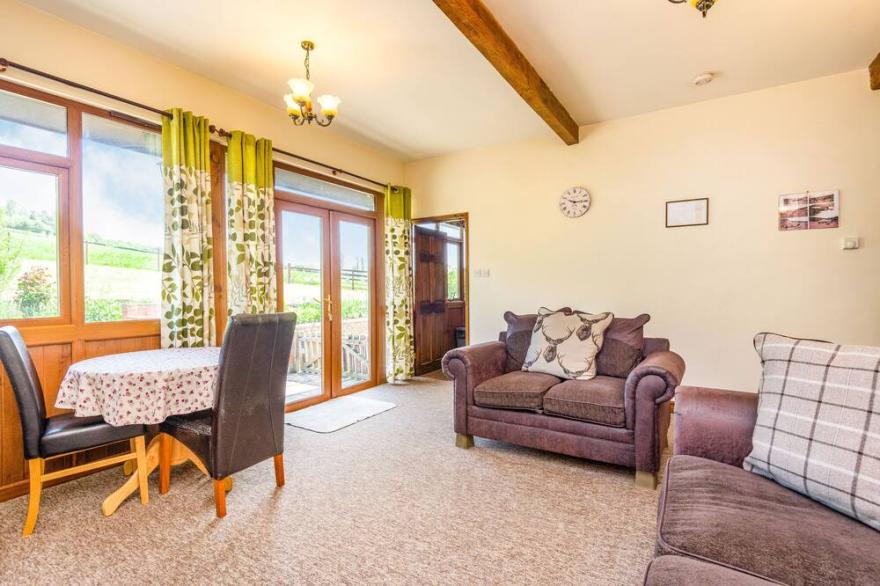 THE CARTHOUSE, pet friendly, with a garden in Woolhope