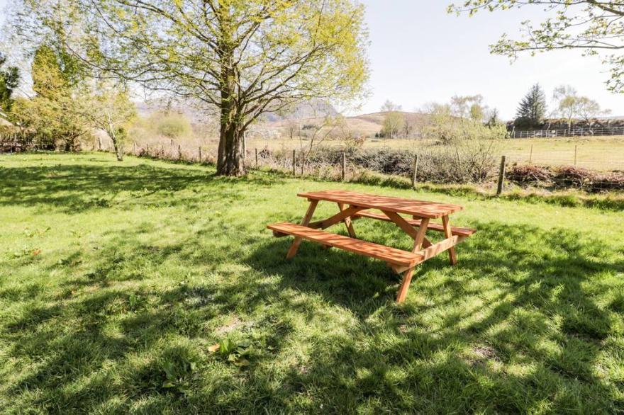 BWTHYN AFON (RIVER COTTAGE), pet friendly in Tanygrisiau