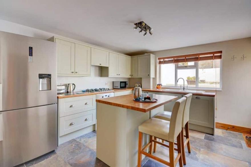 Chi Lowen - Two Bedroom House, Sleeps 4