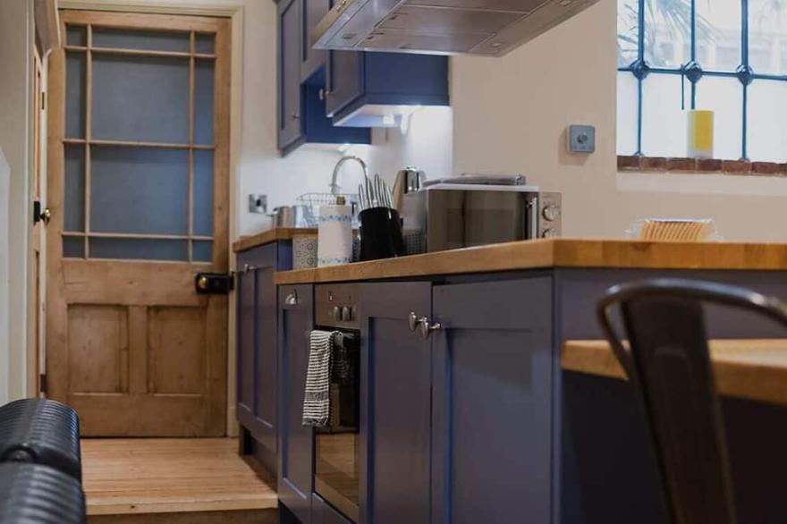Cosy Apartment Sleeping 2 Close to City Centre