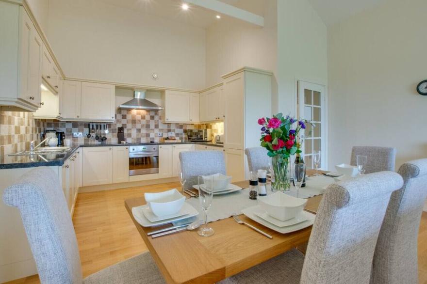 Pen-Y-Les - Three Bedroom House, Sleeps 6