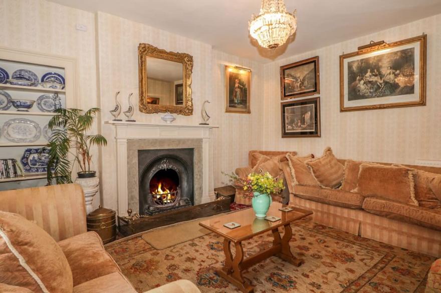 MANOR FARM, pet friendly, luxury holiday cottage in Hutton Buscel