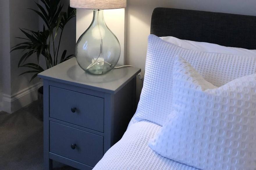 Glasgow West End Apartment COP26 Walking Distance
