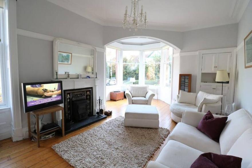 Period Deco flat in west end conservation area
