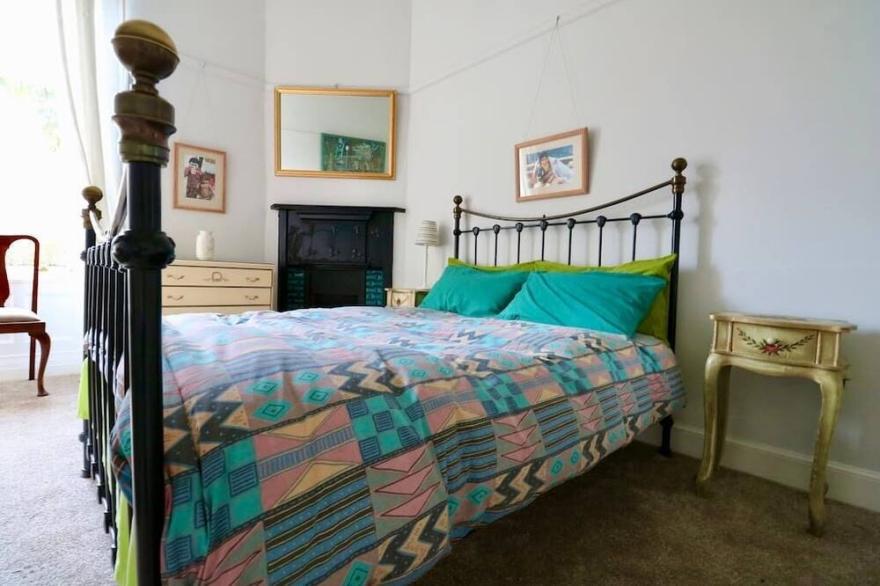 Period Deco flat in west end conservation area
