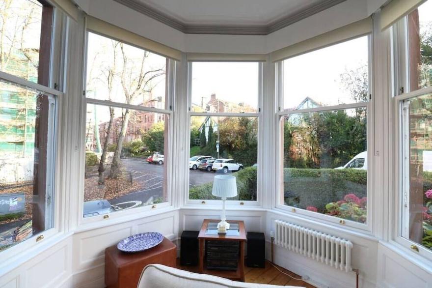 Period Deco flat in west end conservation area