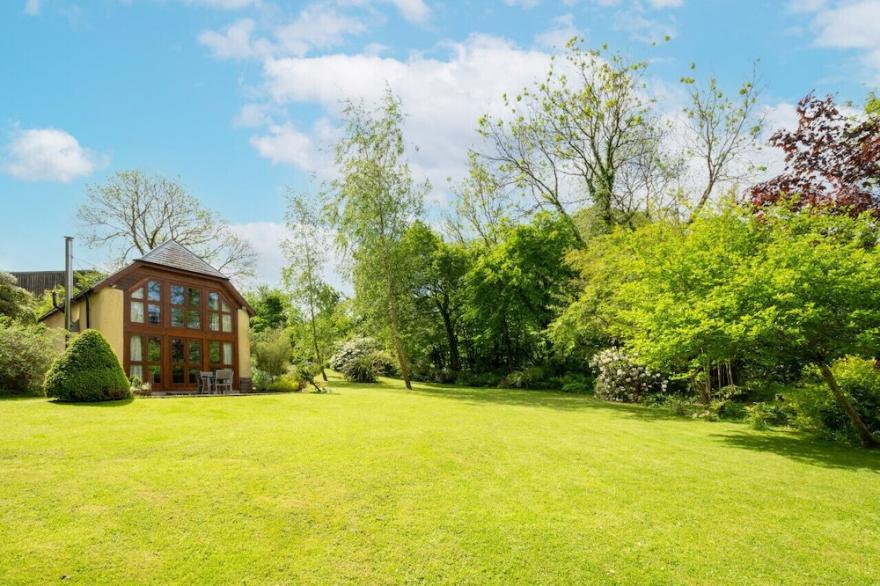 Meadowside Barn - Two Bedroom House, Sleeps 4