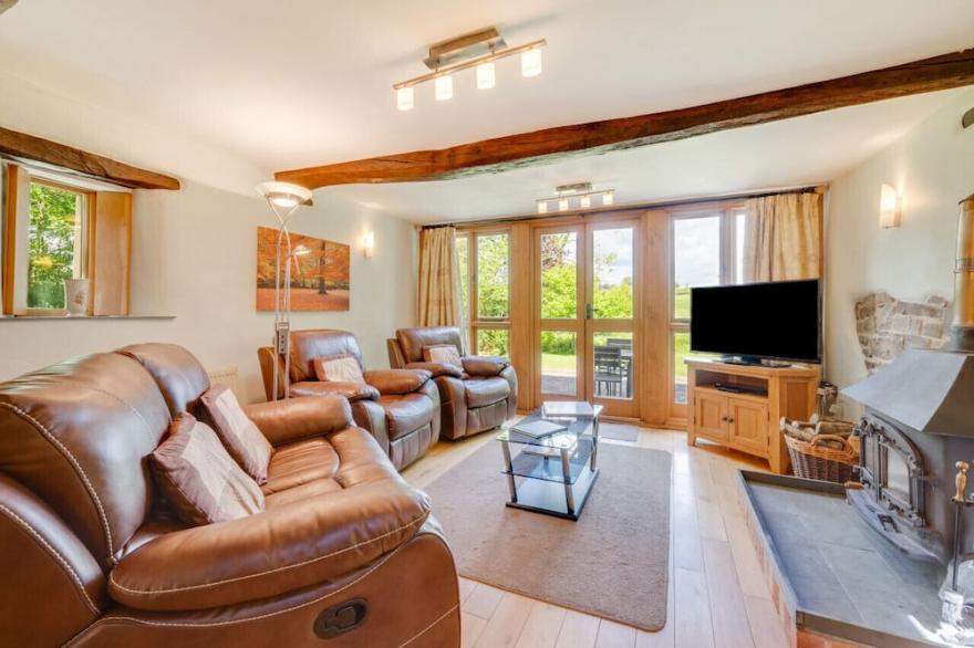 Meadowside Barn - Two Bedroom House, Sleeps 4