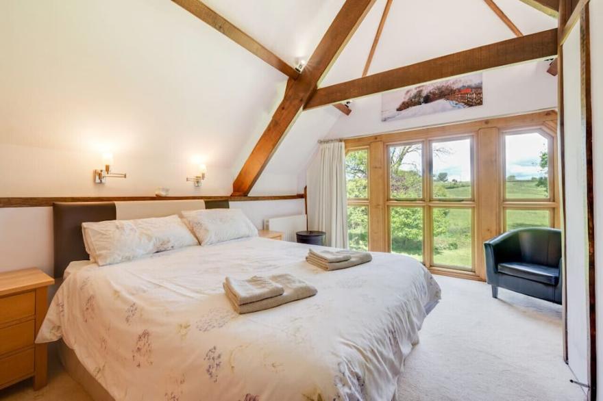 Meadowside Barn - Two Bedroom House, Sleeps 4