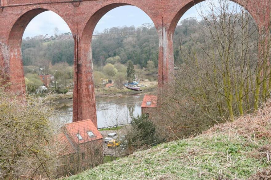 WADDLEDUCK, pet friendly, with a garden in Whitby