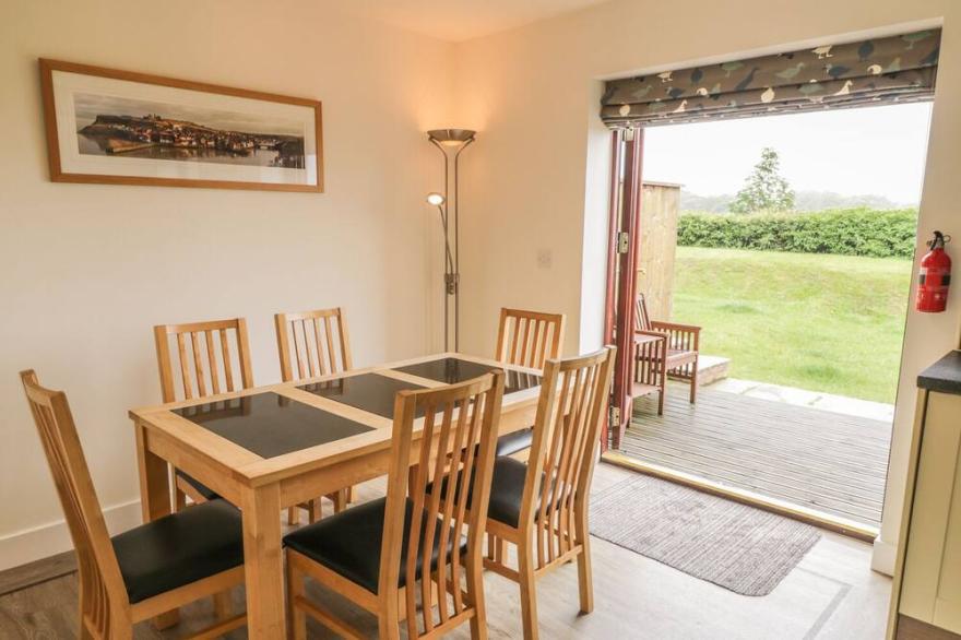 WADDLEDUCK, pet friendly, with a garden in Whitby