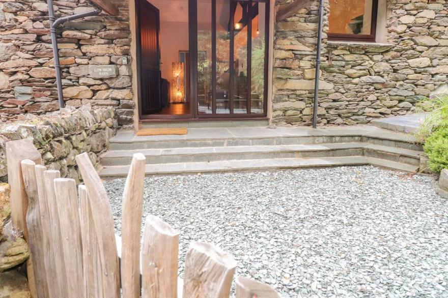 LOW BROW BARN, pet friendly, with open fire in Ambleside