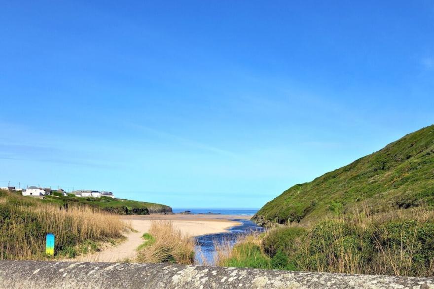 Carnevas Farmhouse - Two Bedroom House, Sleeps 4