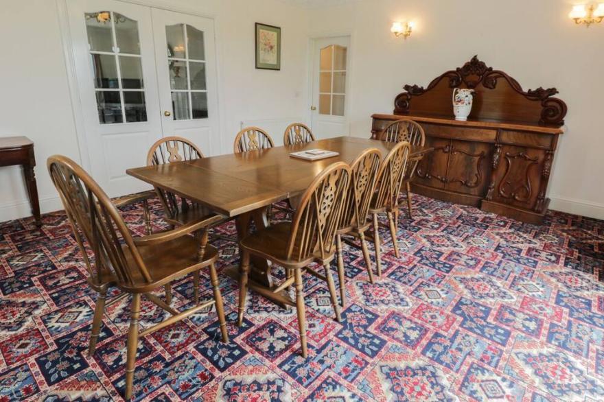 GRANVILLE LODGE, pet friendly, with a garden in Pocklington