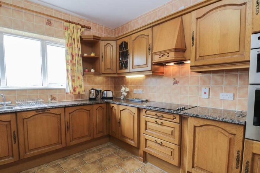 GRANVILLE LODGE, pet friendly, with a garden in Pocklington