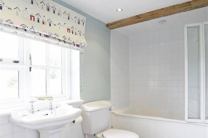 Kings Farm - Five Bedroom House, Sleeps 10