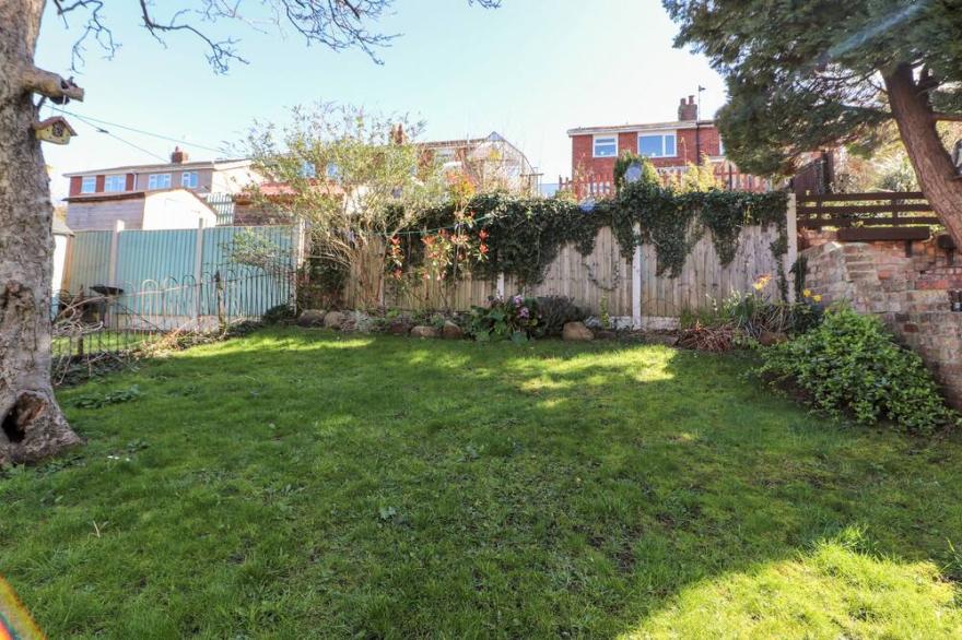 WESTFIELD, family friendly, country holiday cottage in Conwy