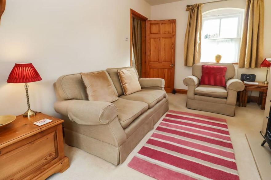 ELDER COTTAGE, with a garden in Mickleton, Gloucestershire