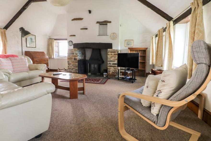 TREVENNING BARN, pet friendly, with open fire in Bodmin