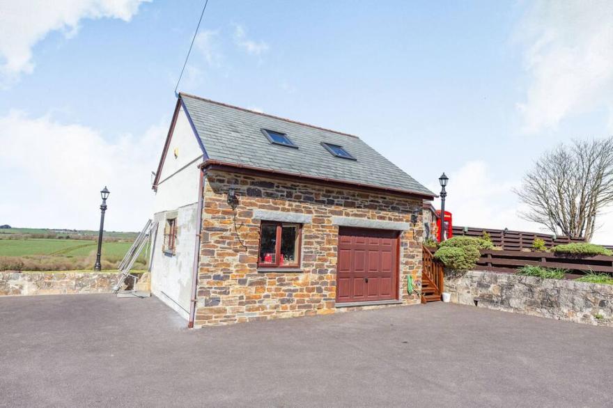 THE LITTE HIDEAWAY, romantic, character holiday cottage in Newquay