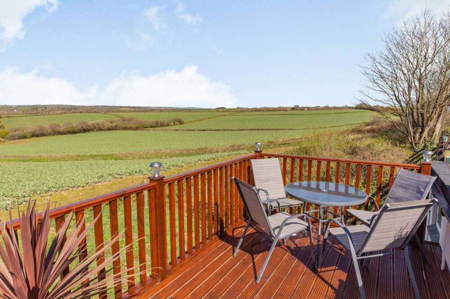 THE LITTE HIDEAWAY, romantic, character holiday cottage in Newquay