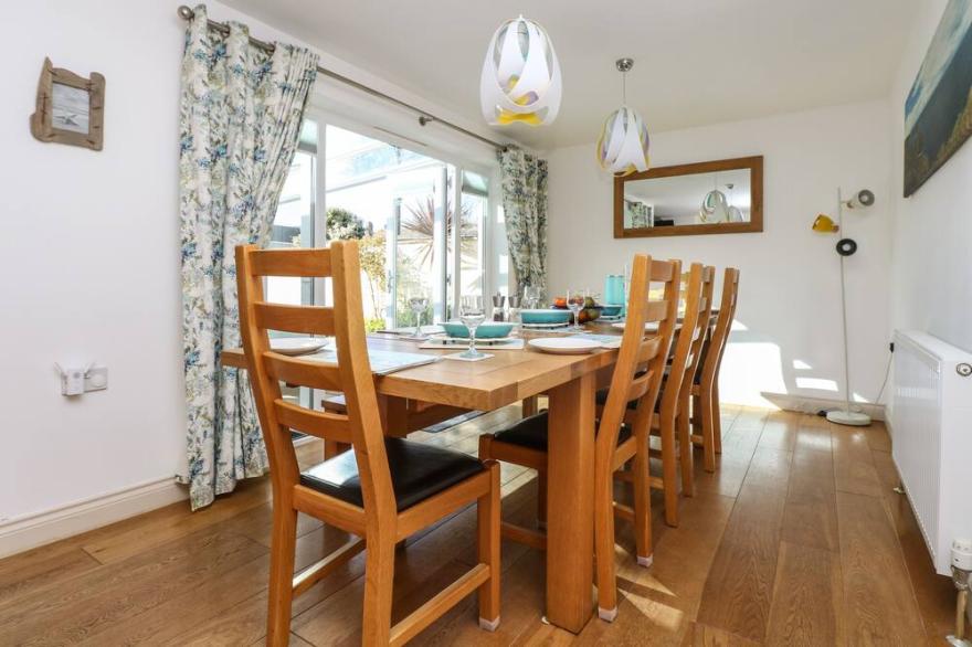 RIDGEBACK HOUSE, family friendly, with a garden in Helston