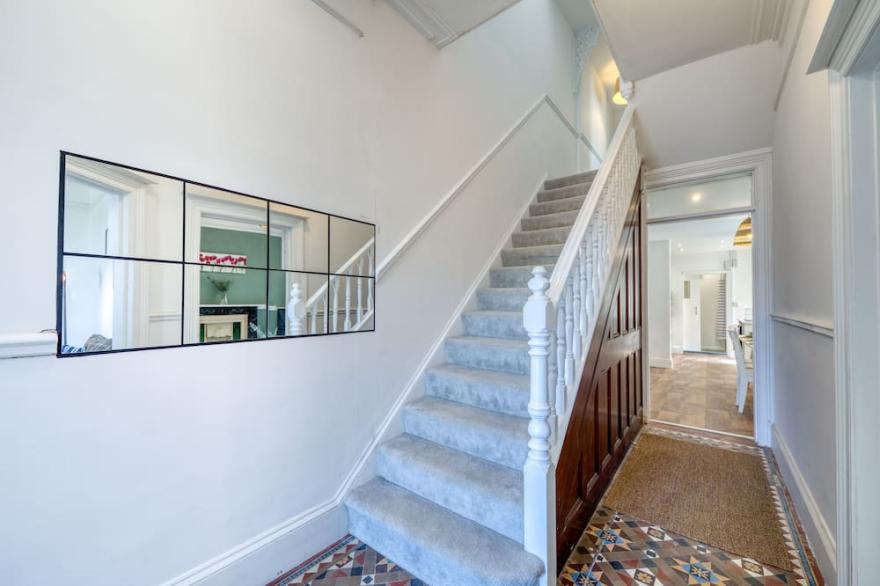 4 Bed close to High Street, Shops, Harbour & Beach
