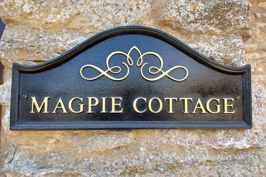 MAGPIE COTTAGE, pet friendly, with a garden in South Brewham