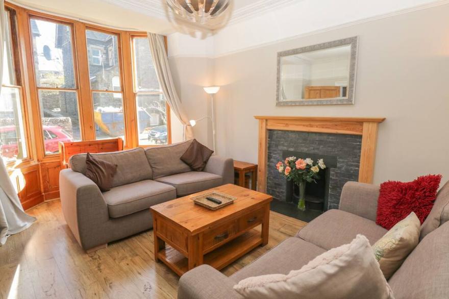 48 OAK STREET, pet friendly, with a garden in Bowness-On-Windermere