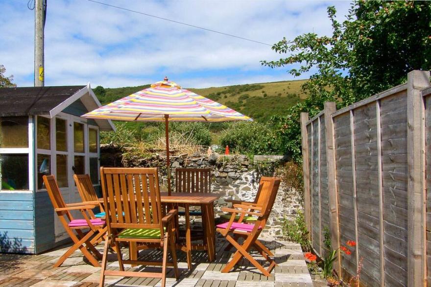 GLYNMOOR, family friendly, character holiday cottage in Llanrhystud