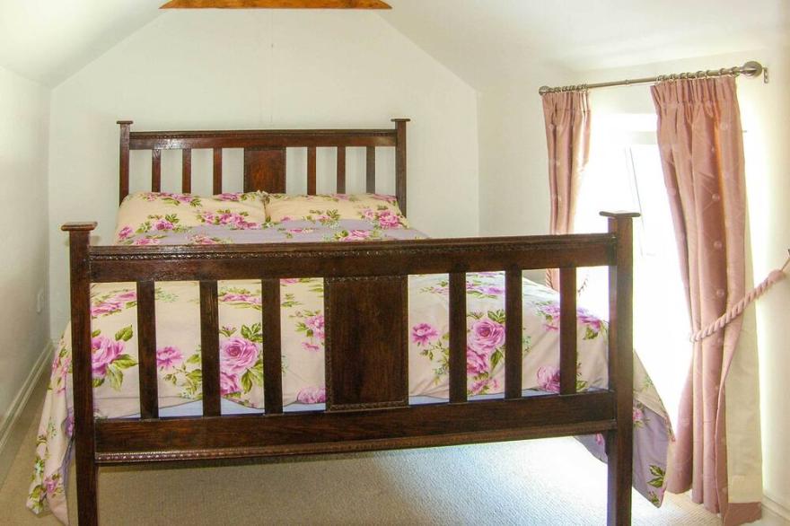 GLYNMOOR, family friendly, character holiday cottage in Llanrhystud
