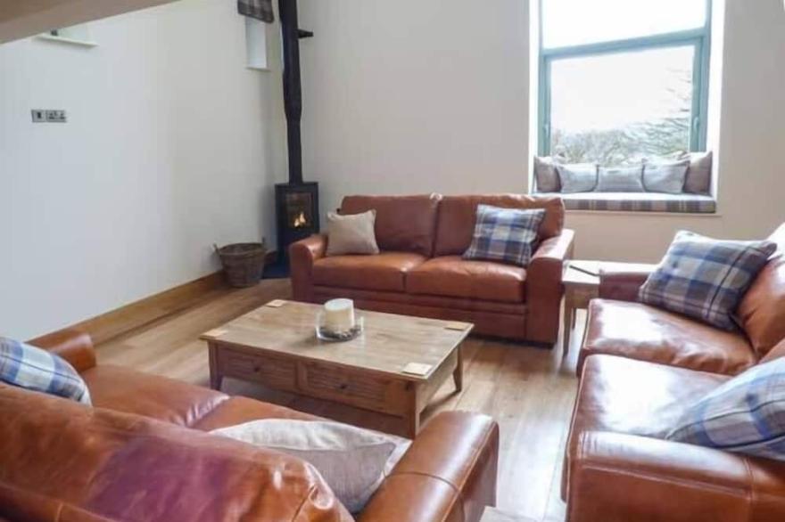 OAK COTTAGE, family friendly, character holiday cottage in Backbarrow