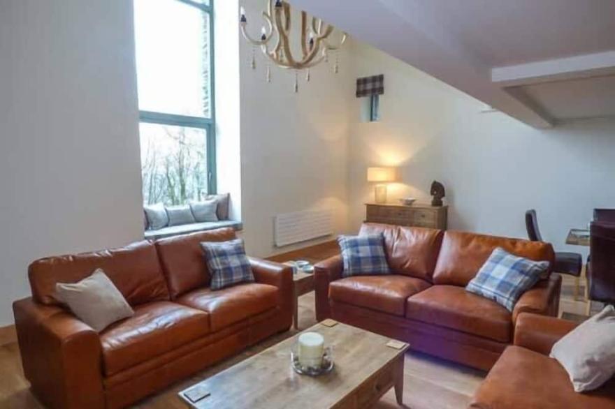OAK COTTAGE, family friendly, character holiday cottage in Backbarrow