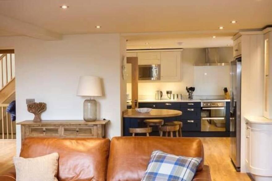 OAK COTTAGE, family friendly, character holiday cottage in Backbarrow